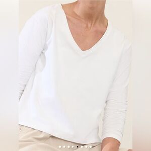 ATHLETA Essential V Neck Top / SUPIMA Cotton